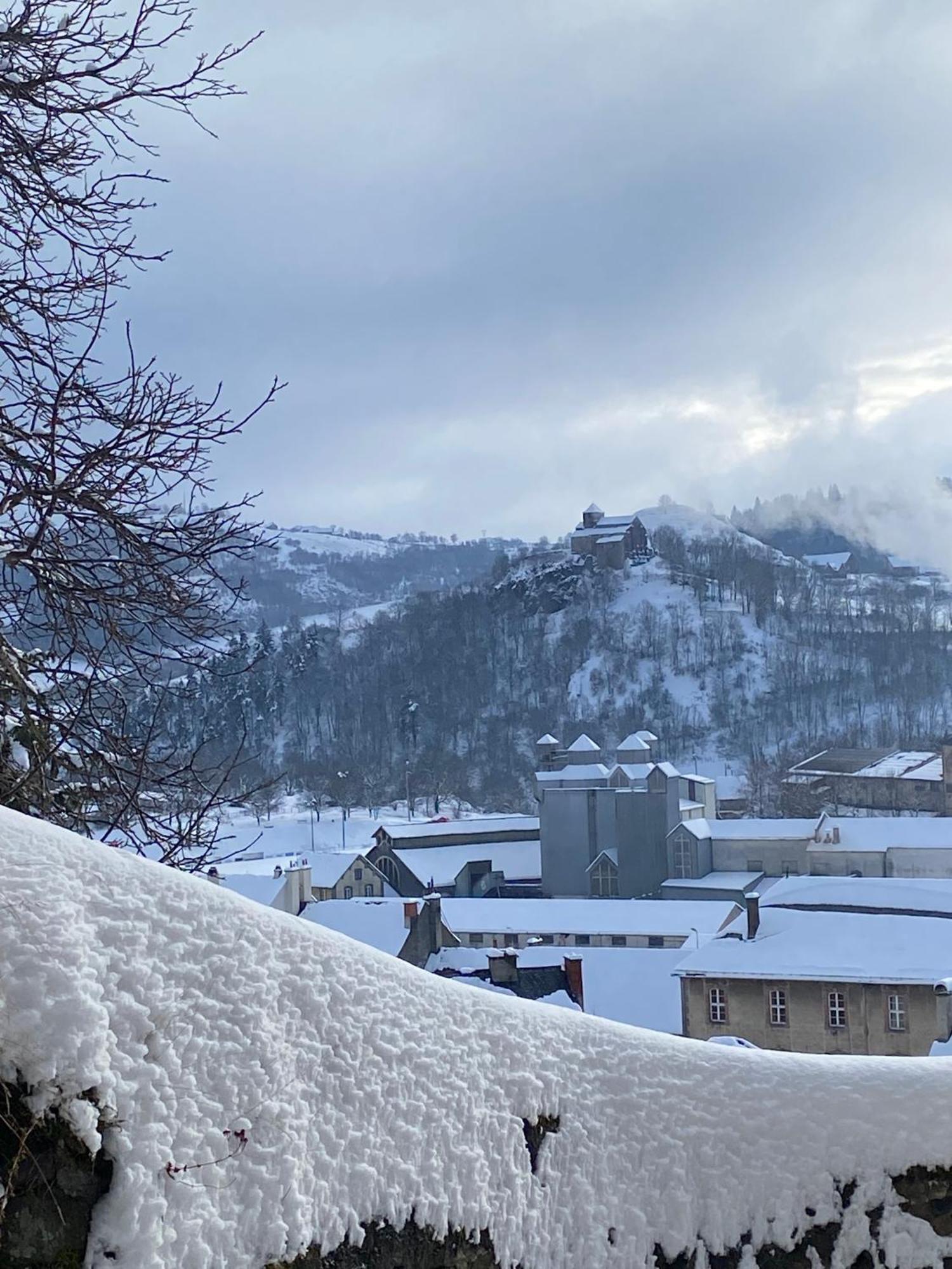 Charmant Appartement Au Coeur Des Volcans D Auvergne Murat  Buitenkant foto